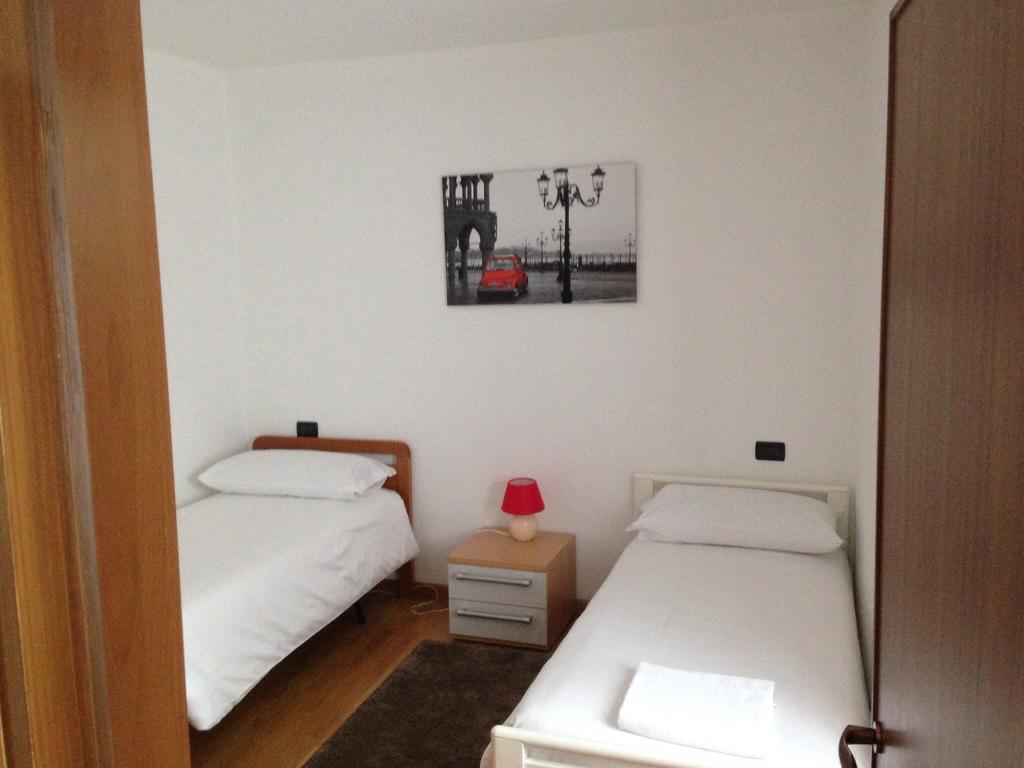 De La Tour Hotel Tirano Bilik gambar