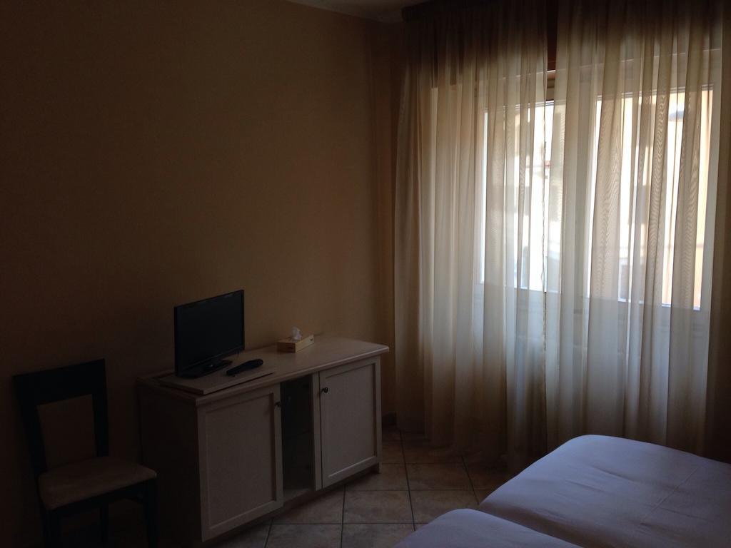 De La Tour Hotel Tirano Bilik gambar
