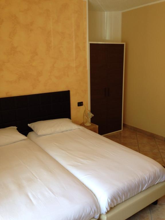 De La Tour Hotel Tirano Bilik gambar