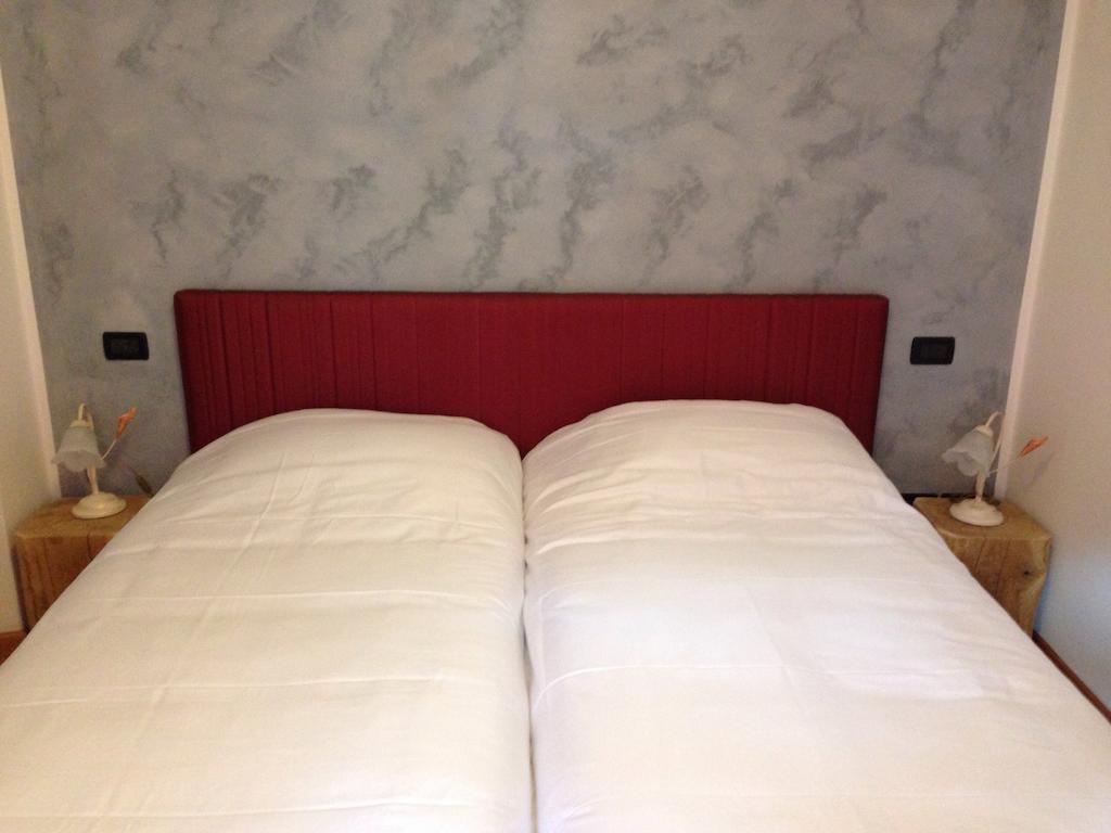 De La Tour Hotel Tirano Bilik gambar