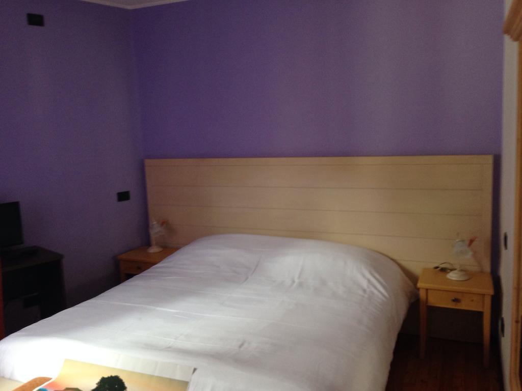 De La Tour Hotel Tirano Bilik gambar