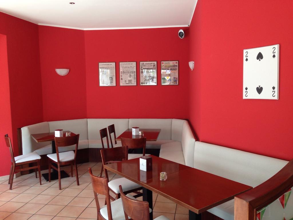 De La Tour Hotel Tirano Luaran gambar