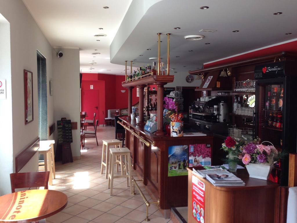 De La Tour Hotel Tirano Luaran gambar