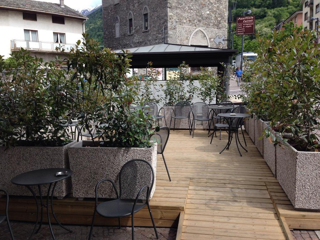 De La Tour Hotel Tirano Luaran gambar