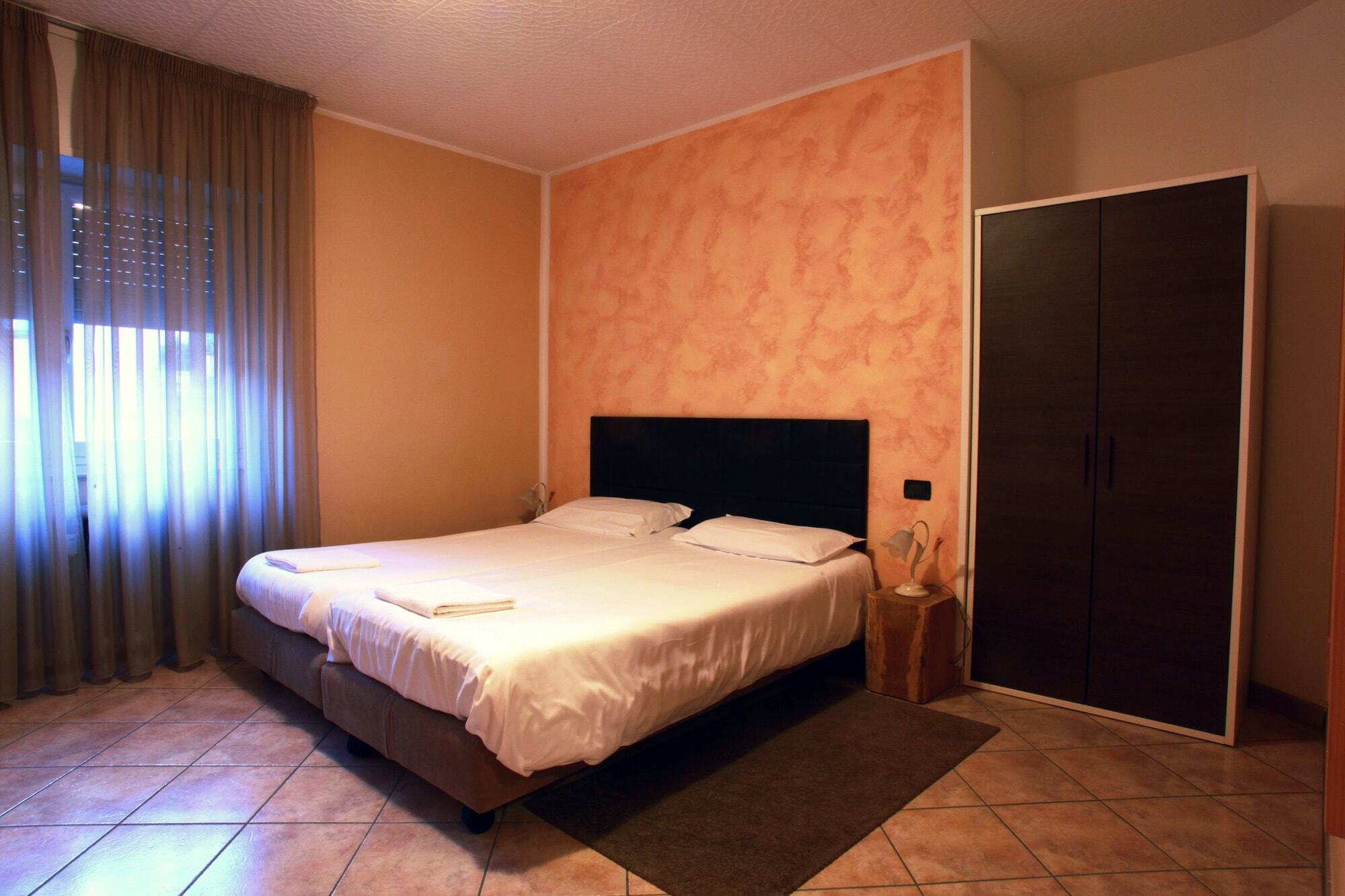 De La Tour Hotel Tirano Luaran gambar
